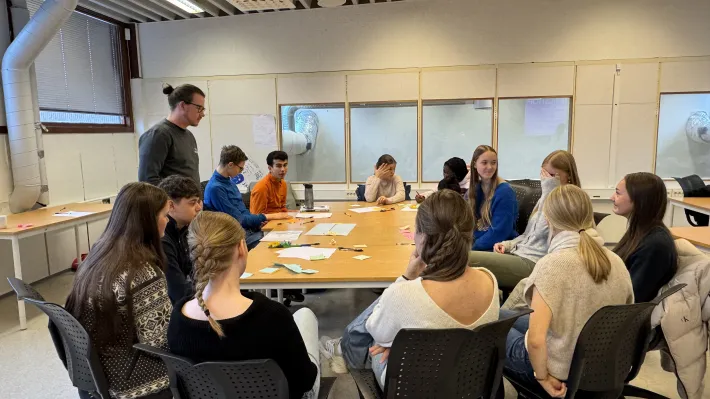 Bilde fra workshop p&aring; Nord-Troms videreg&aring;ende skole.