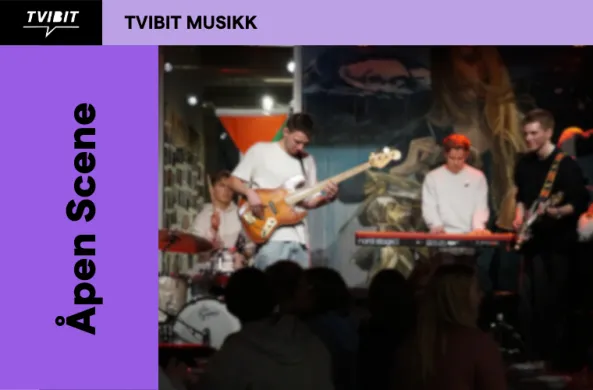 Bilde av et band med teksten "&Aring;pen scene" p&aring; vesntre siden.